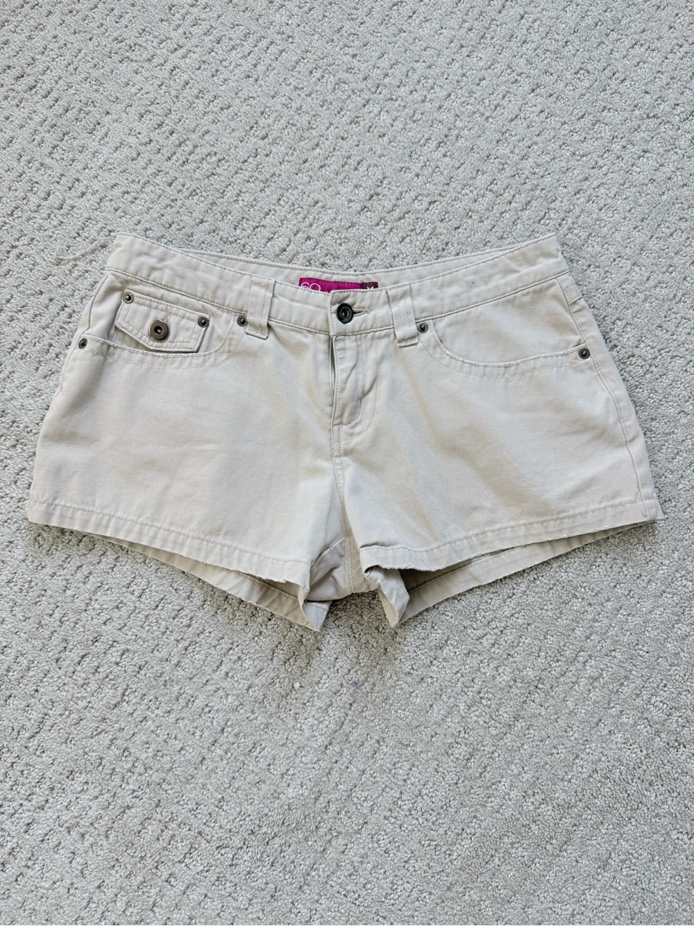 American Vintage Cream Low-Rise y2k chino Shorts